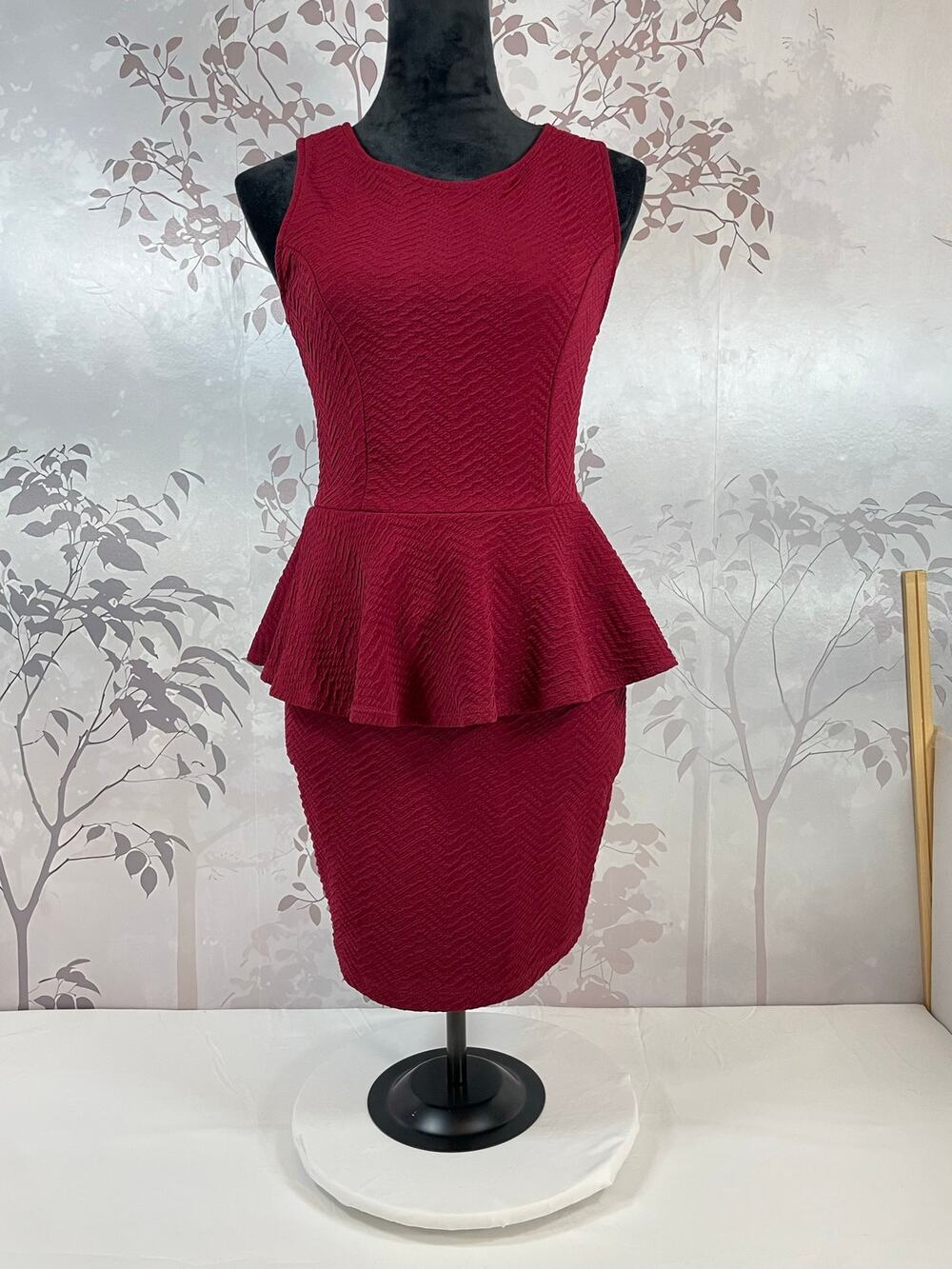 Forever 21 Peplum Bodycon Dress Textured Maroon Red M Sleeveless Cocktail Retro